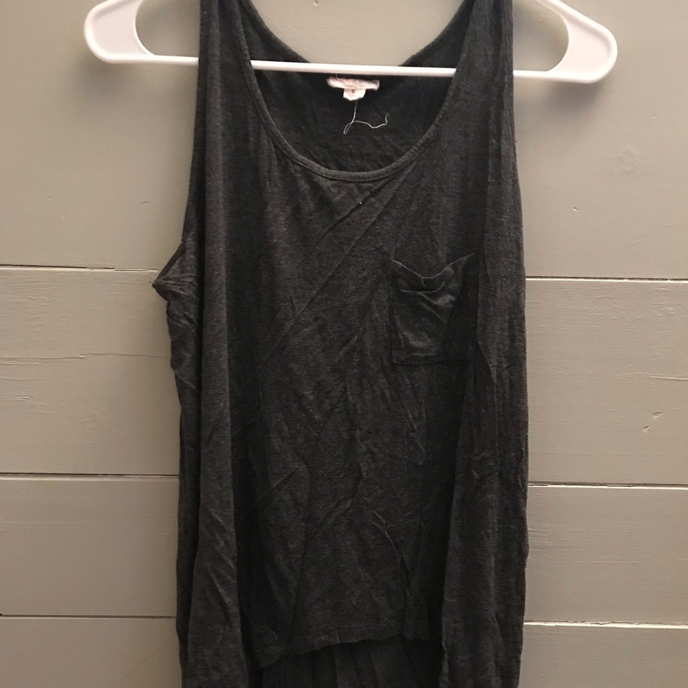 Grey high low tank.